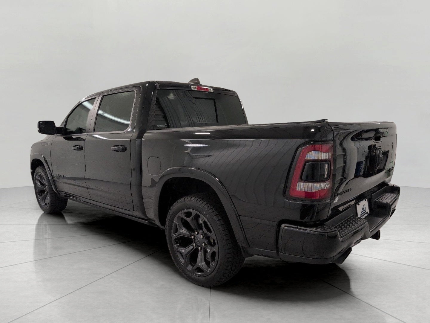 2020 RAM 1500 Limited 4x4 Crew Cab 5'7 Box