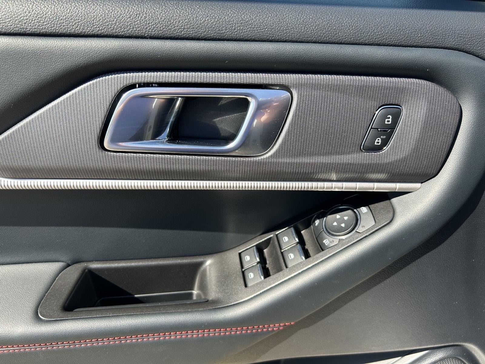 2025 Ford Explorer ST-Line 4WD