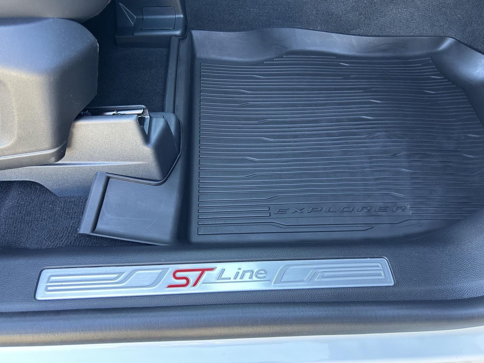 2025 Ford Explorer ST-Line 4WD