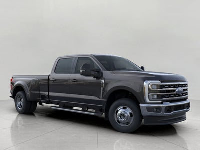 2026 Ford Super Duty F-350 DRW LARIAT 4WD Crew Cab 8' Box