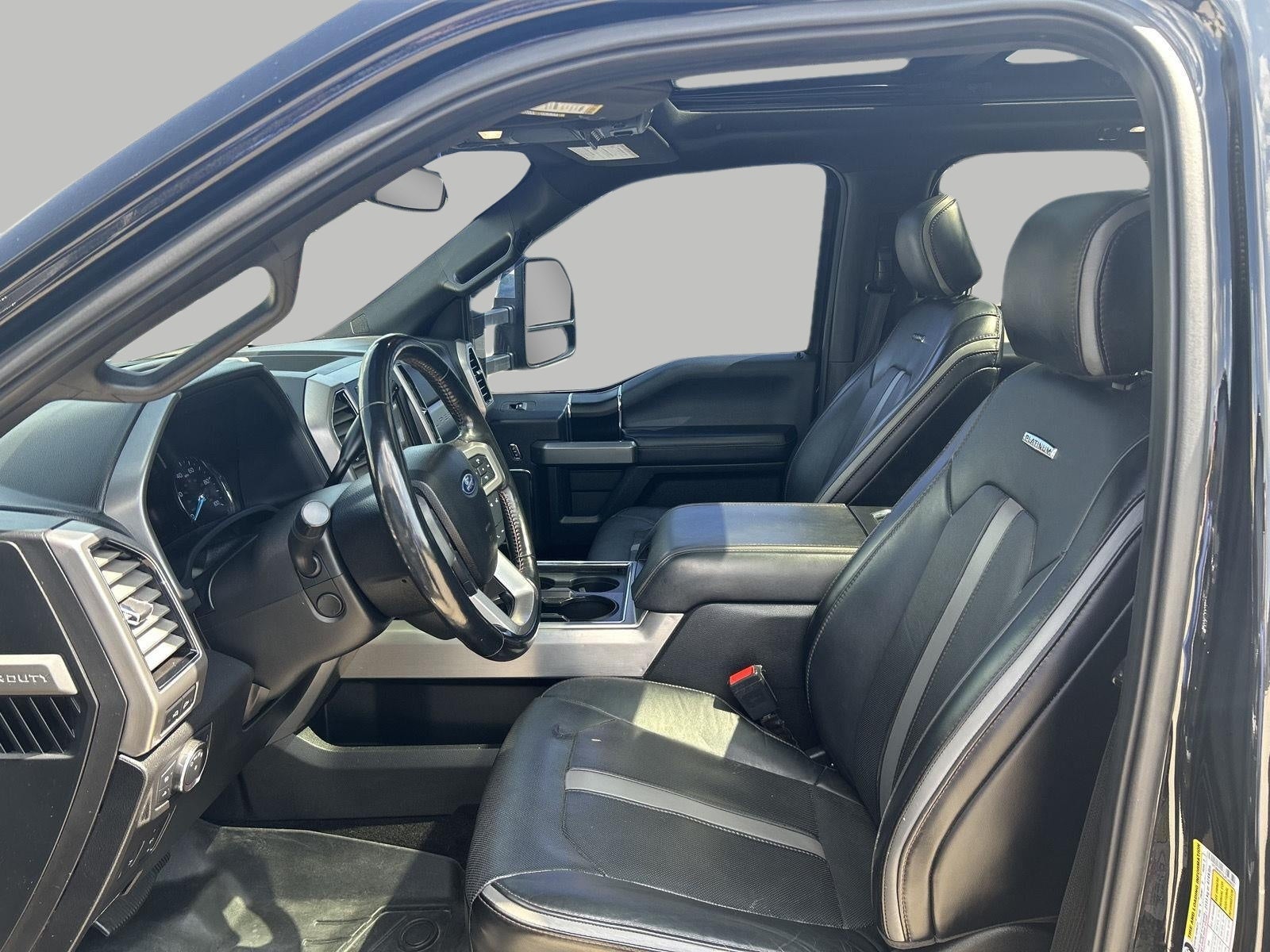 2018 Ford Super Duty F-450 DRW Platinum 4WD Crew Cab 8' Box