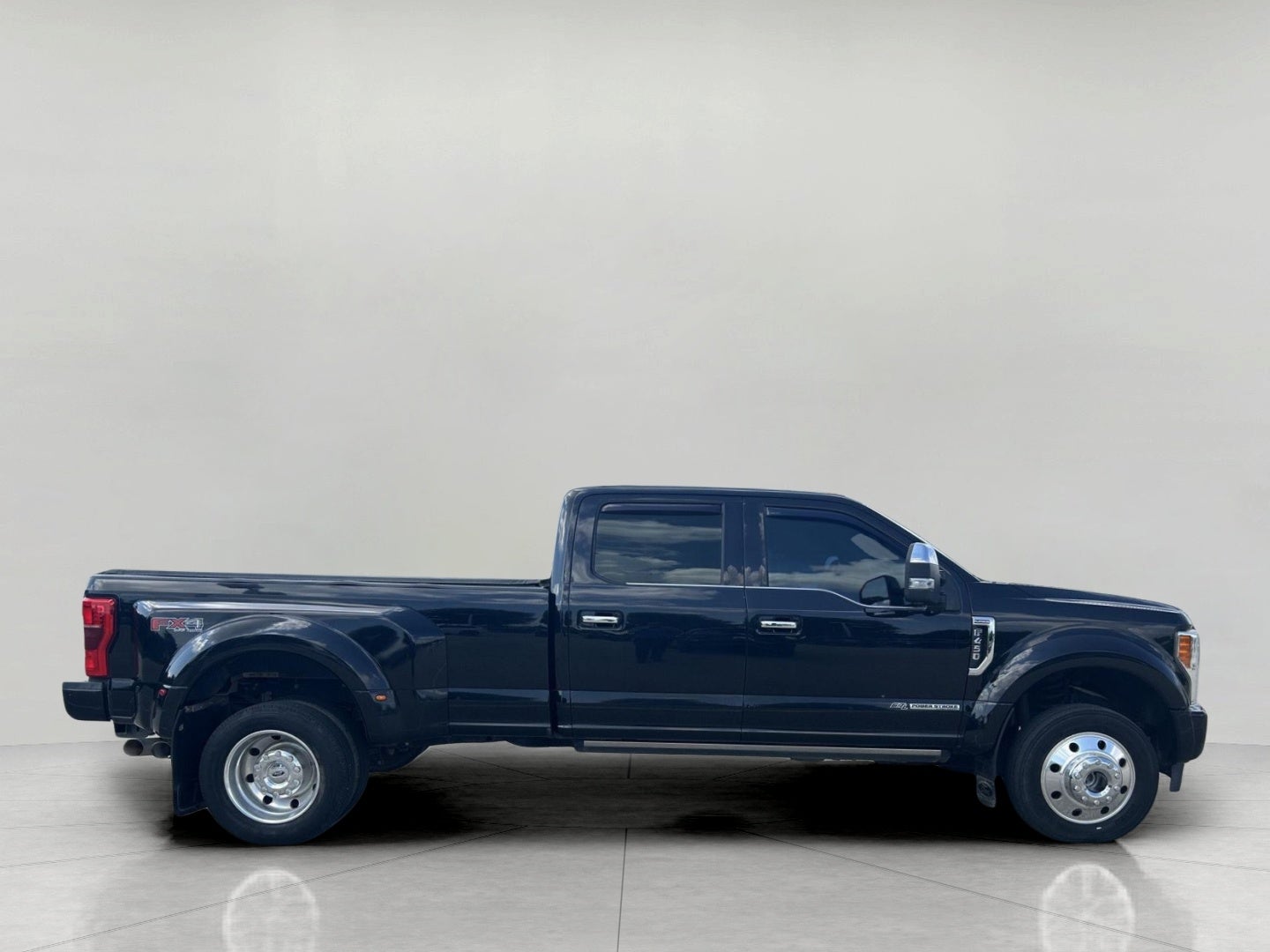 2018 Ford Super Duty F-450 DRW Platinum 4WD Crew Cab 8' Box