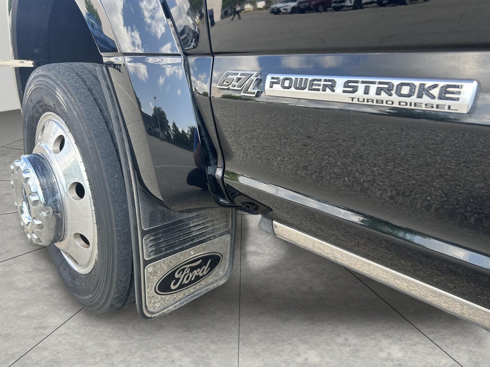 2018 Ford Super Duty F-450 DRW Platinum 4WD Crew Cab 8' Box