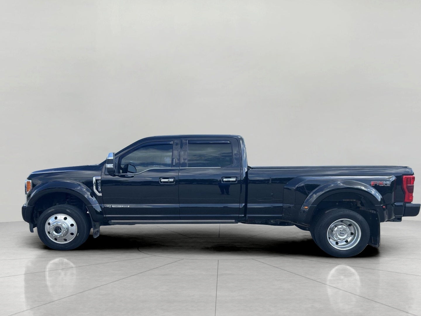 2018 Ford Super Duty F-450 DRW Platinum 4WD Crew Cab 8' Box