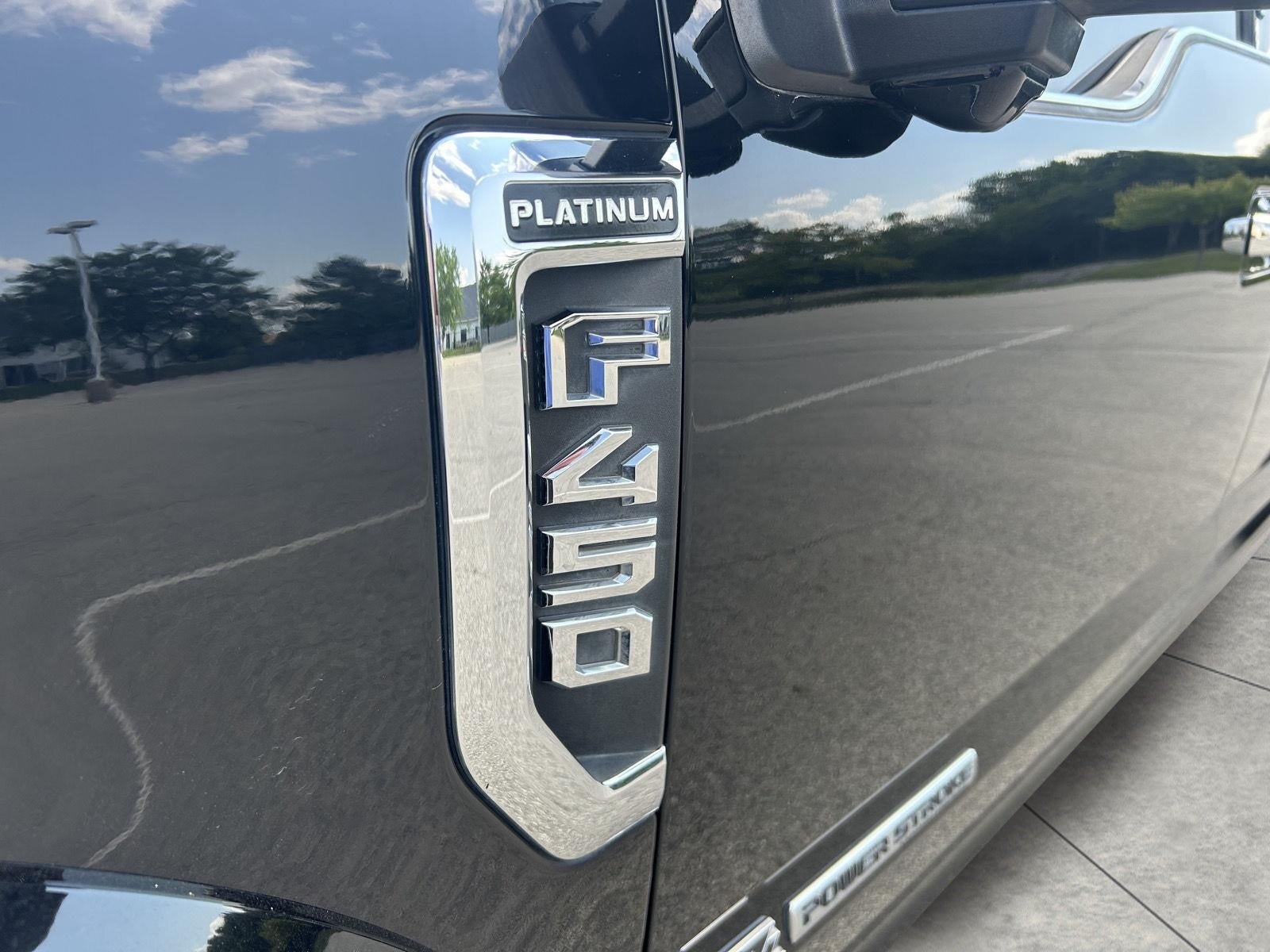 2018 Ford Super Duty F-450 DRW Platinum 4WD Crew Cab 8' Box