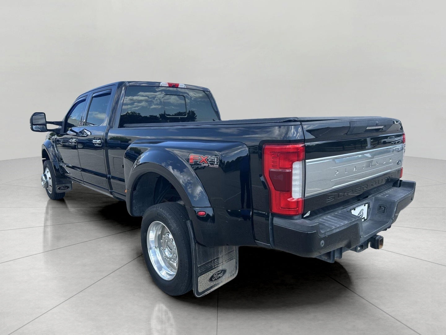 2018 Ford Super Duty F-450 DRW Platinum 4WD Crew Cab 8' Box