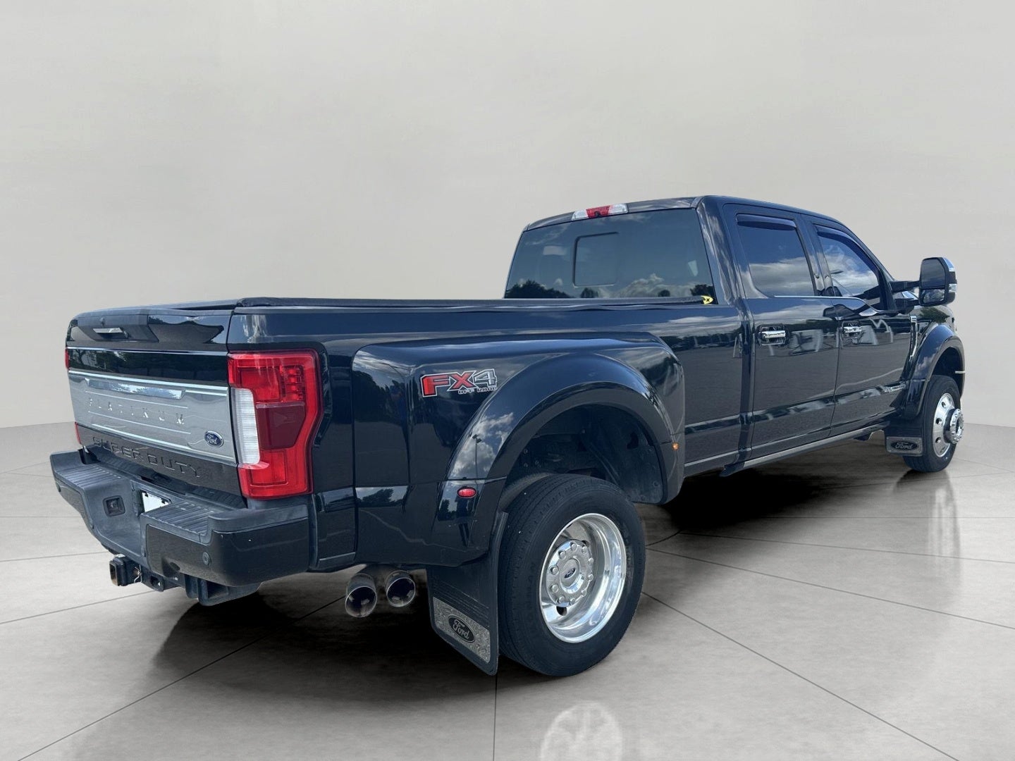 2018 Ford Super Duty F-450 DRW Platinum 4WD Crew Cab 8' Box