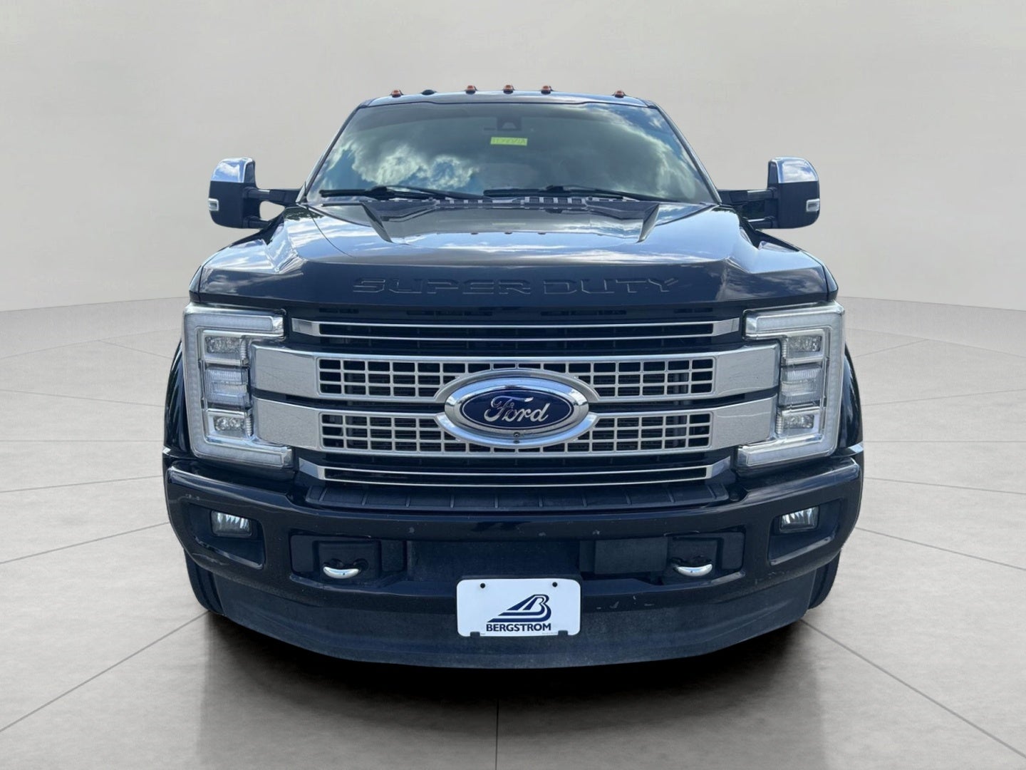 2018 Ford Super Duty F-450 DRW Platinum 4WD Crew Cab 8' Box