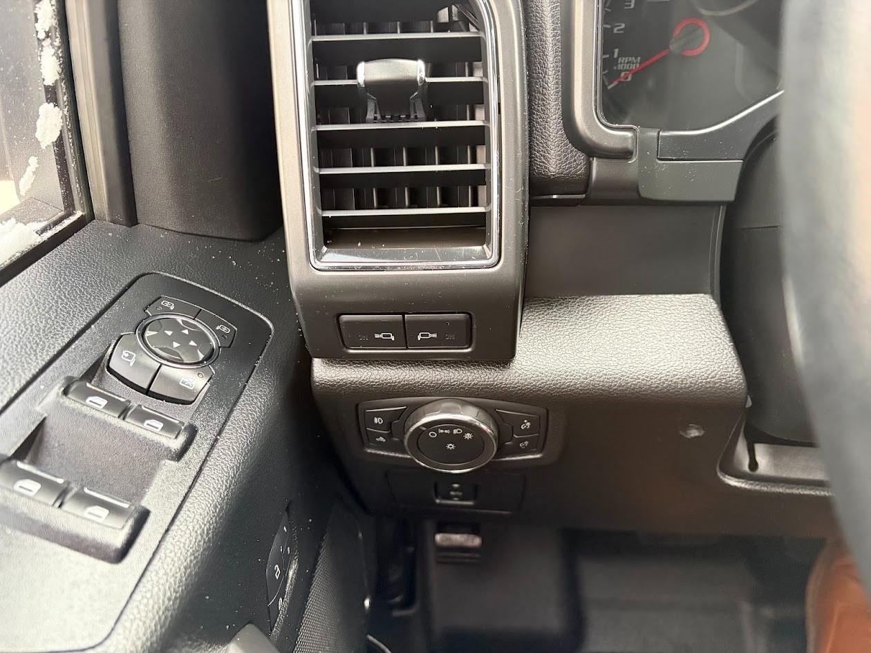 2017 Ford F-150 Lariat 4WD SuperCrew 5.5' Box