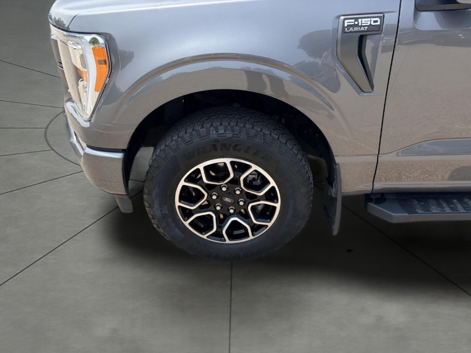 2023 Ford F-150 LARIAT 4WD SuperCrew 5.5' Box