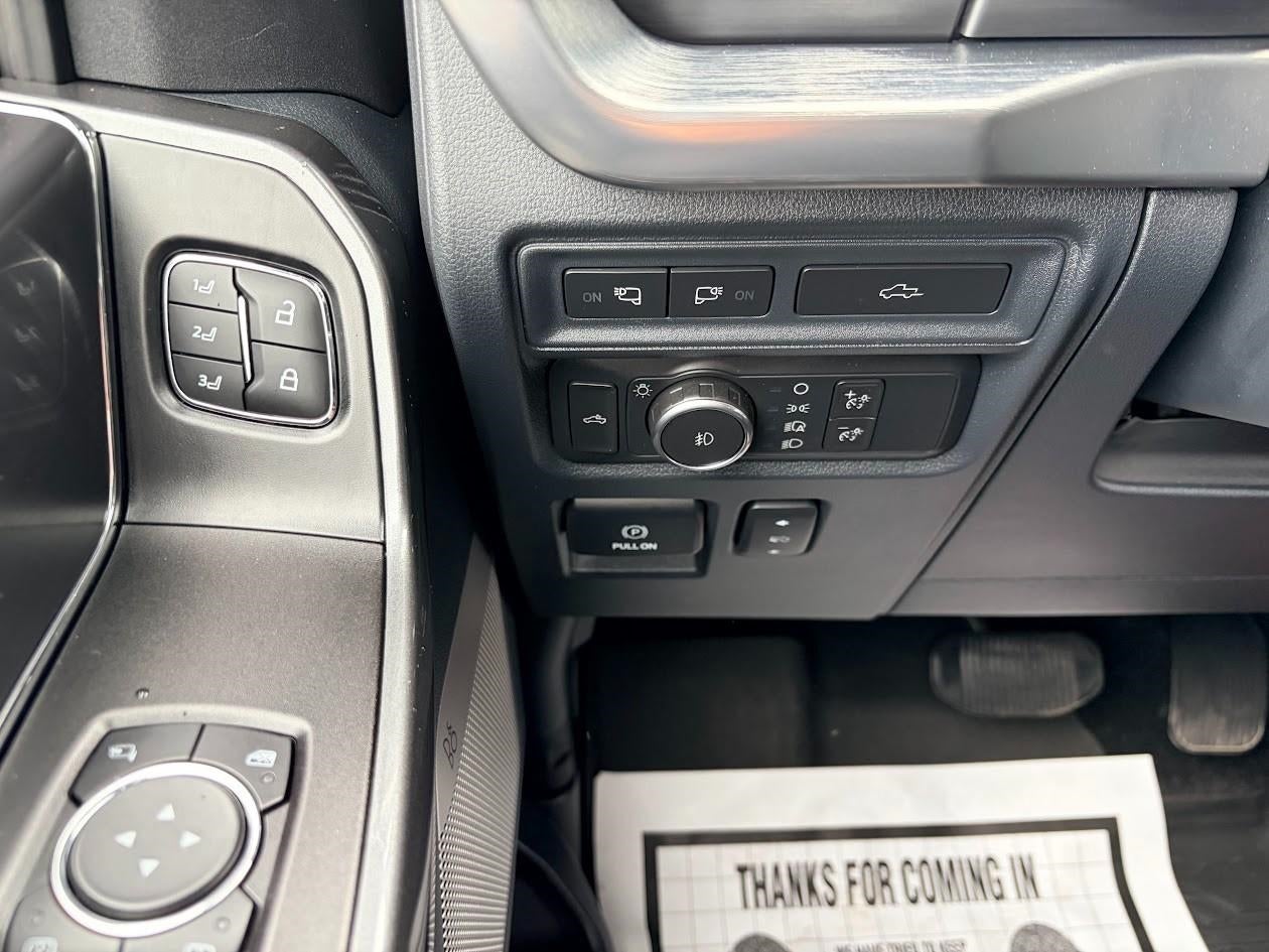 2022 Ford F-150 LARIAT 4WD SuperCrew 5.5' Box