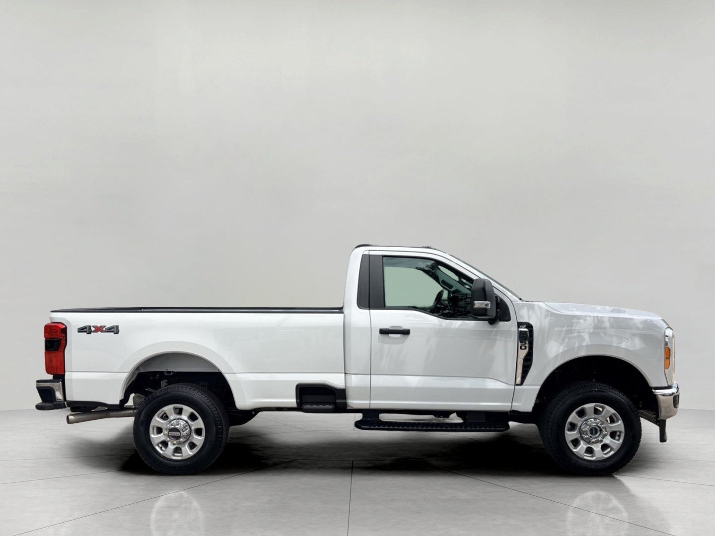 2023 Ford Super Duty F-350 SRW XLT 4WD Reg Cab 8' Box