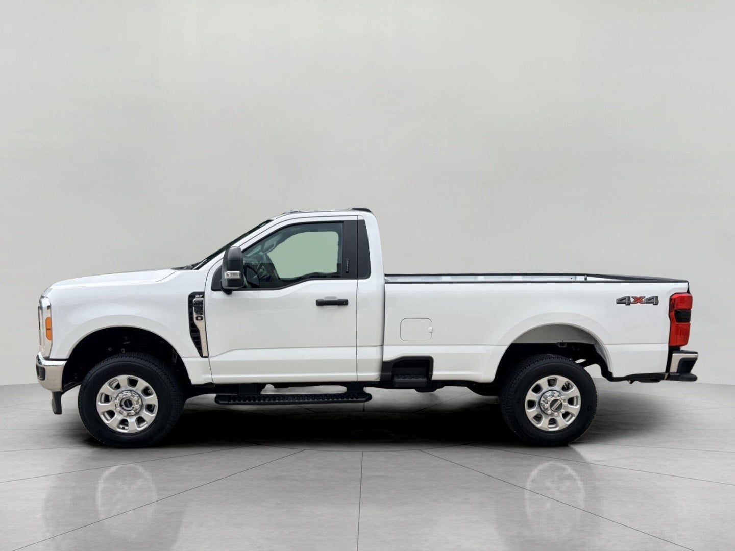2023 Ford Super Duty F-350 SRW XLT 4WD Reg Cab 8' Box