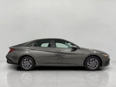 2024 Hyundai Elantra SEL IVT