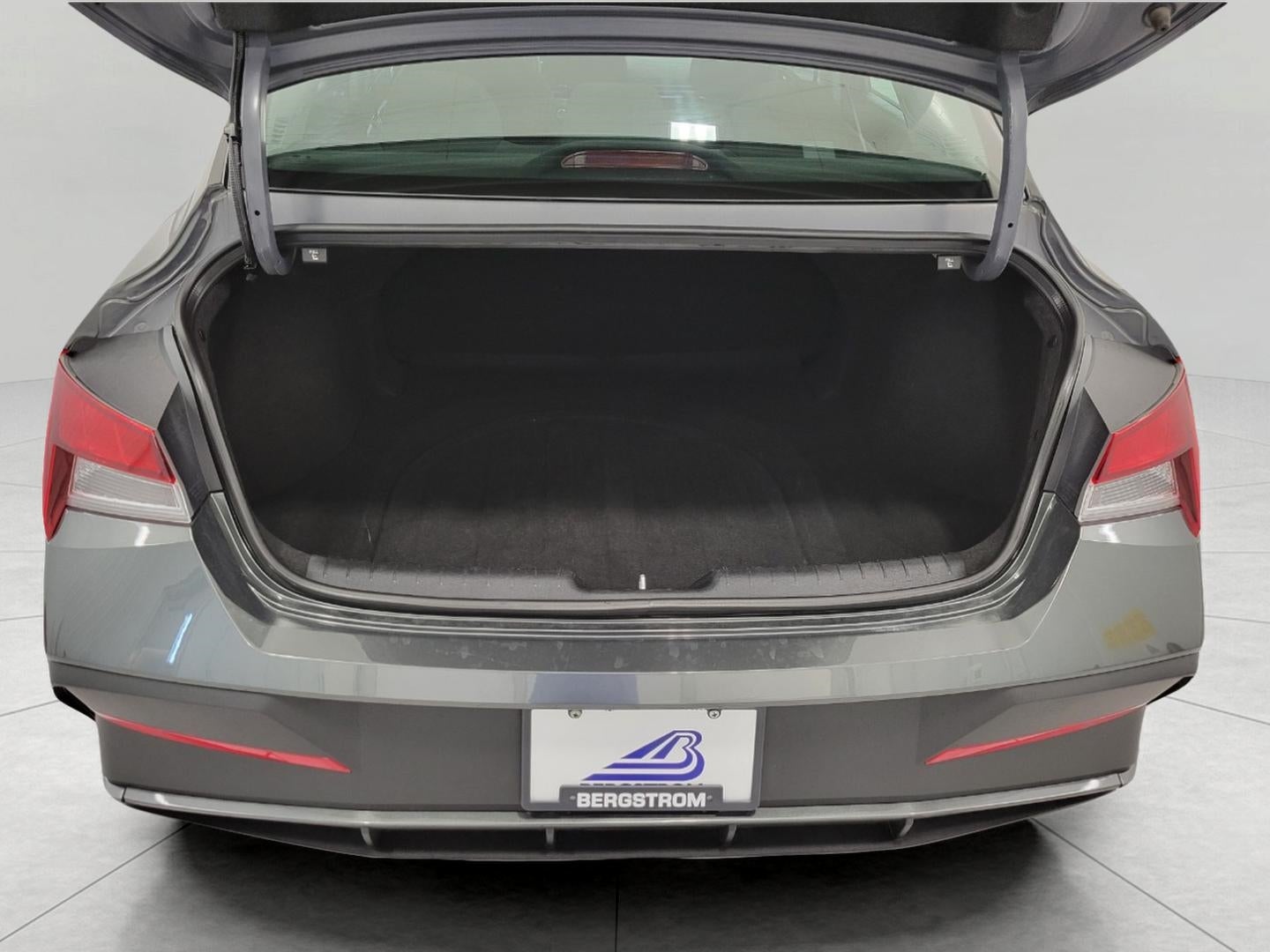 2024 Hyundai Elantra SEL IVT