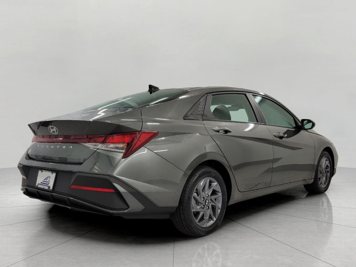 2024 Hyundai Elantra SEL IVT
